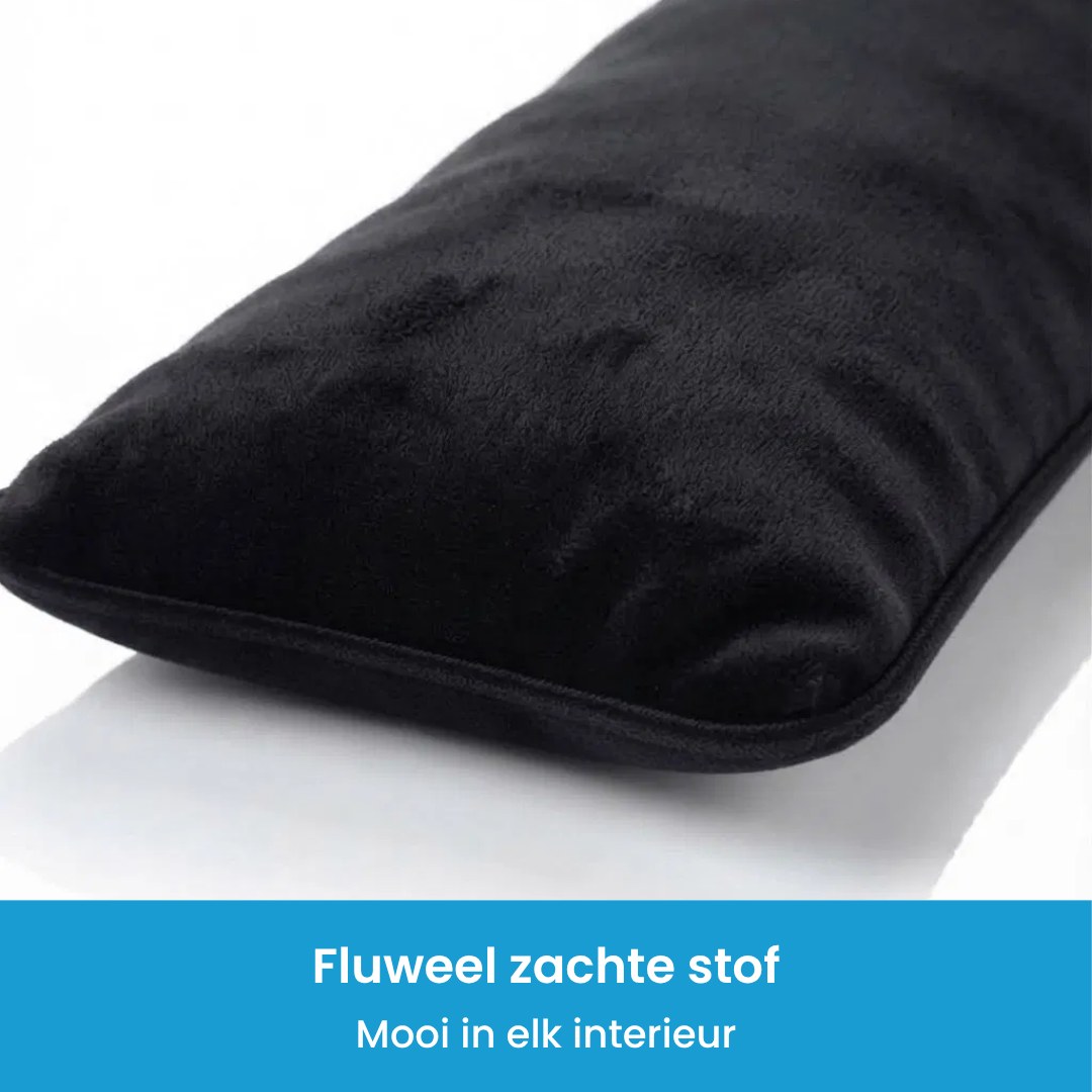 Close-up van de fluweelzachte stof van de tochtstopper zwart